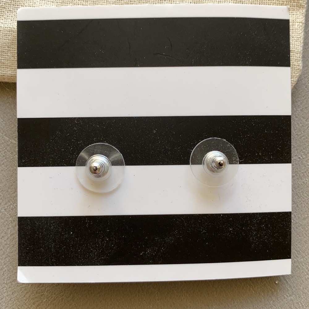 Earrings - Picture 2 of 4